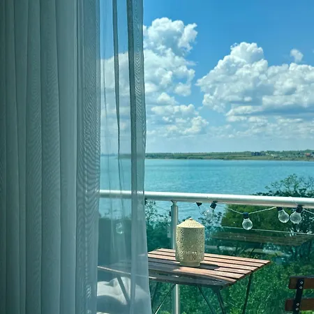 Boutique Europe Elegant Coastal Escape Apartman *