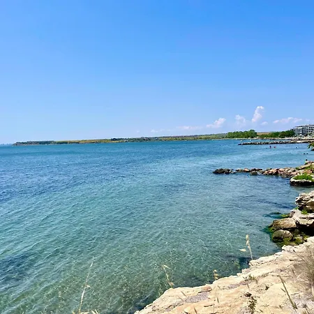 Boutique Europe Elegant Coastal Escape Apartman