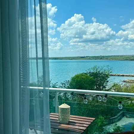 Boutique Europe Elegant Coastal Escape Apartment *