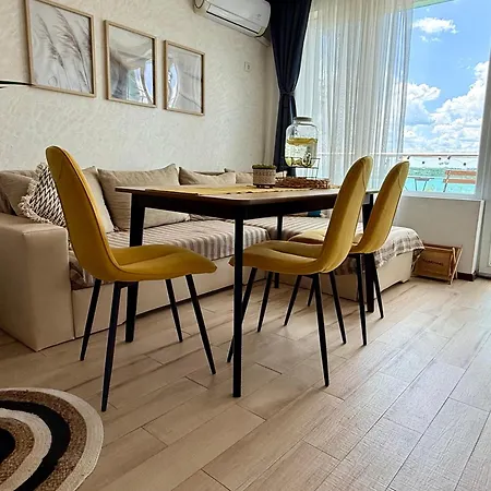 Boutique Europe Elegant Coastal Escape Apartmán