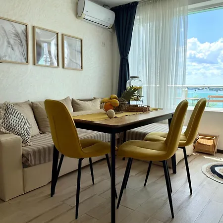 Boutique Europe Elegant Coastal Escape Apartmán