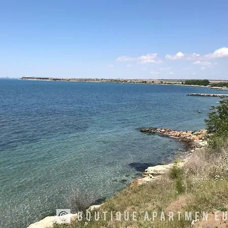 Boutique Europe Elegant Coastal Escape Apartment Pomorie